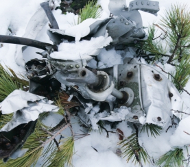 Обломки американского бомбардировщика, найденного на горе Зеленая, доставили в Кемерово для опознания